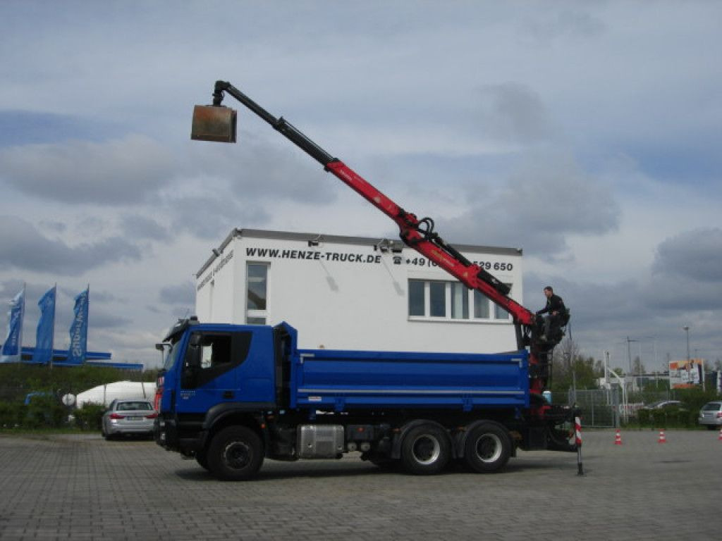Iveco TRACKER 260T50 6x4 3-Achs Kipper Heckkran Espilo - Camión grúa, Volquete camión: foto 1 Iveco TRACKER 260T50 6x4 3-Achs Kipper Heckkran Espilo - Camión grúa, Volquete camión: foto 1
