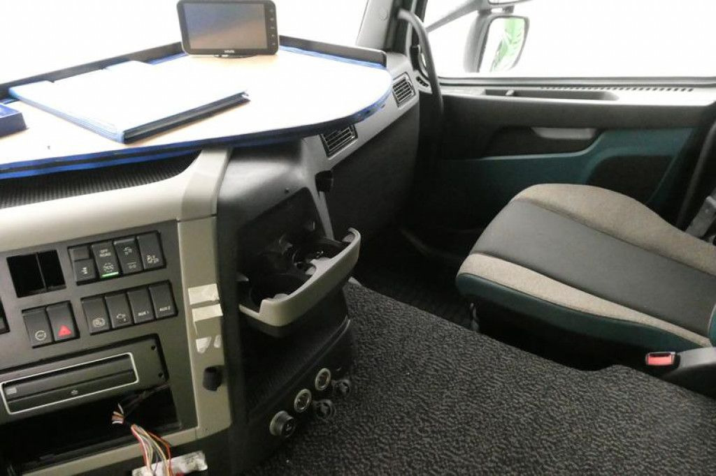Leasing financiero de Volvo FM 420 6x2 Pritsche Heckkran 27m/t,Funk,Jib ,E6  leasing Volvo FM 420 6x2 Pritsche Heckkran 27m/t,Funk,Jib ,E6: foto 14