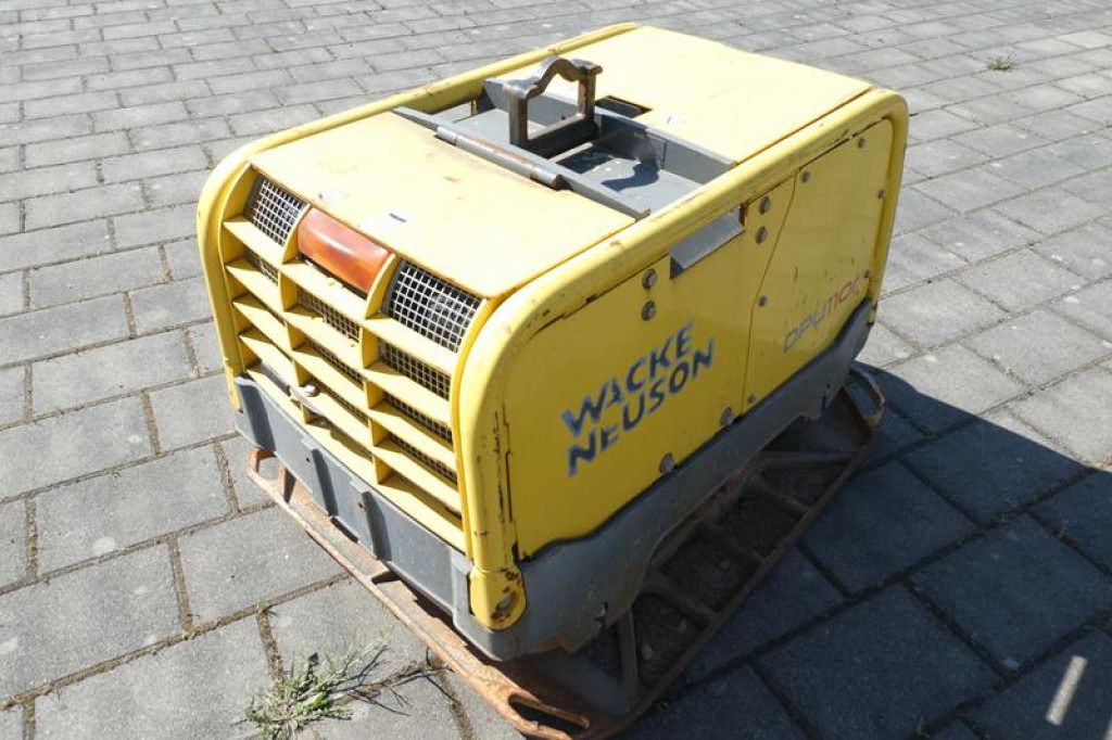 Wacker Neuson SE Wacker Neuson SE Rüttelplatte Baumaschine DPU 110rLem970 inkl. Fernbedienung - Plancha reversible: foto 4 Wacker Neuson SE Wacker Neuson SE Rüttelplatte Baumaschine DPU 110rLem970 inkl. Fernbedienung - Plancha reversible: foto 4