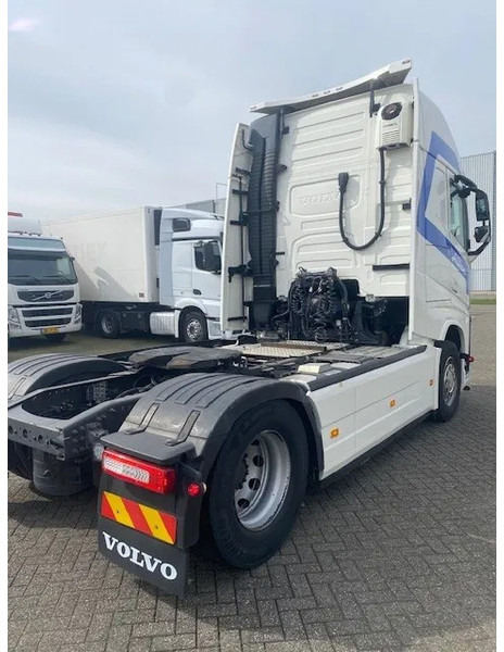 Volvo FH 13.460 XL cabine, euro 6 , full spoilered, smart tacho , new clutch ,beauty..... - Cabeza tractora: foto 4 Volvo FH 13.460 XL cabine, euro 6 , full spoilered, smart tacho , new clutch ,beauty..... - Cabeza tractora: foto 4
