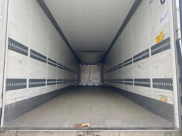 Schmitz Cargobull sko koelvries met carrier vector motor, saf assen disc brakes, 2 x lift , tuv gultig - Frigorífico semirremolque: foto 5 Schmitz Cargobull sko koelvries met carrier vector motor, saf assen disc brakes, 2 x lift , tuv gultig - Frigorífico semirremolque: foto 5