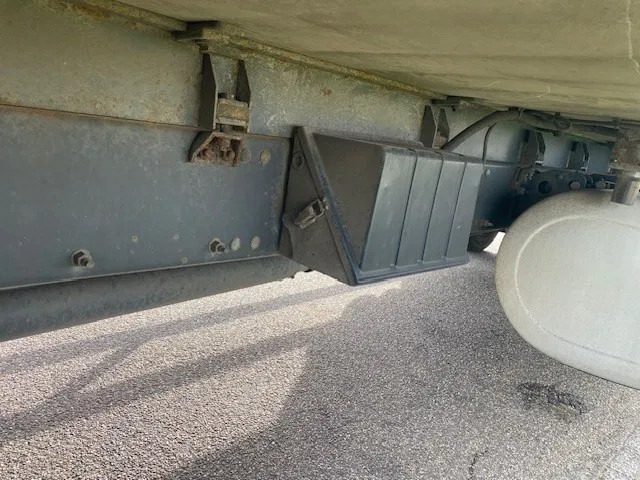 Volvo FM 330 koel vries 2 temperaturen ,CARRIER,met tussenwand, zijdeur en laadklep - Frigorífico camión: foto 5 Volvo FM 330 koel vries 2 temperaturen ,CARRIER,met tussenwand, zijdeur en laadklep - Frigorífico camión: foto 5