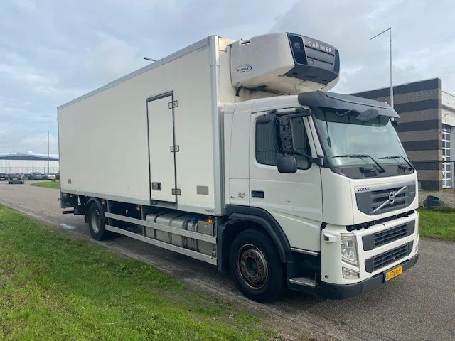 Volvo FM 330 koel vries 2 temperaturen ,CARRIER,met tussenwand, zijdeur en laadklep - Frigorífico camión: foto 2 Volvo FM 330 koel vries 2 temperaturen ,CARRIER,met tussenwand, zijdeur en laadklep - Frigorífico camión: foto 2
