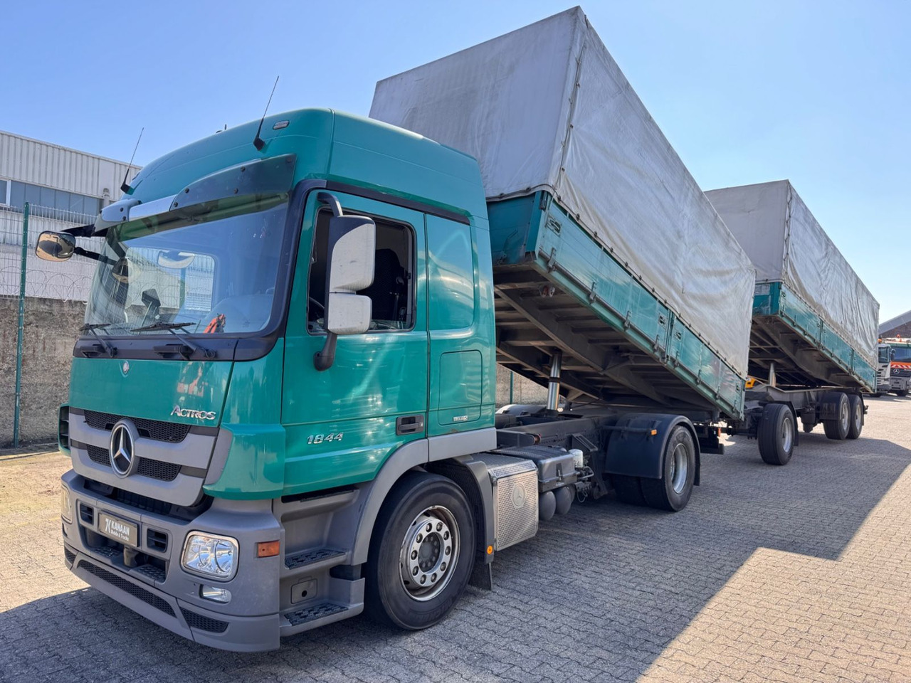 Mercedes-Benz 1844 Actros MP3 3-SeitenKipper Getreide Pritsche - Volquete camión: foto 4 Mercedes-Benz 1844 Actros MP3 3-SeitenKipper Getreide Pritsche - Volquete camión: foto 4