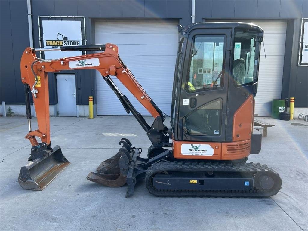 Hitachi ZX26U-6 (9989) - Miniexcavadora: foto 1 Hitachi ZX26U-6 (9989) - Miniexcavadora: foto 1