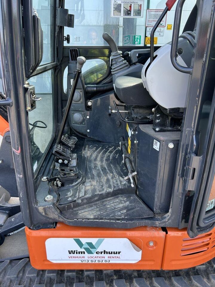 Miniexcavadora Hitachi ZX26U-6 (9989): foto 24