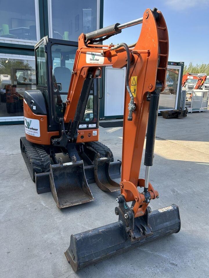 Miniexcavadora Hitachi ZX26U-6 (9989): foto 6 Miniexcavadora Hitachi ZX26U-6 (9989): foto 6