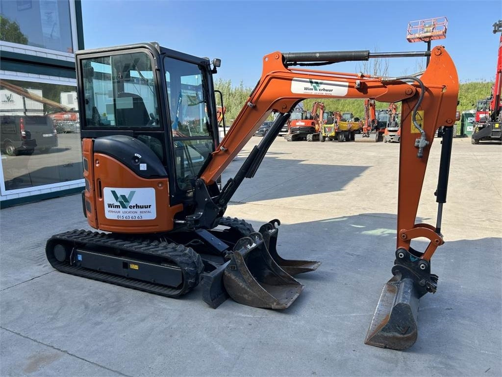 Hitachi ZX26U-6 (9989) - Miniexcavadora: foto 3 Hitachi ZX26U-6 (9989) - Miniexcavadora: foto 3