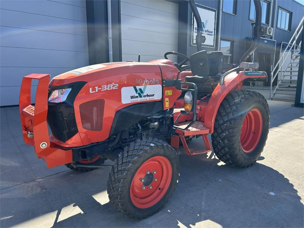 Kubota L1-382 (5283) - Tractor municipal: foto 2 Kubota L1-382 (5283) - Tractor municipal: foto 2