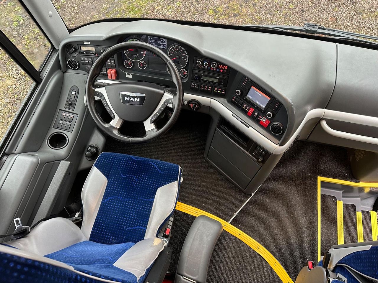 MAN R08 Lions Coach L (wenig Km*Behinderten gerecht) MAN R08 Lions Coach L (wenig Km*Behinderten gerecht) - Autocar: foto 5 MAN R08 Lions Coach L (wenig Km*Behinderten gerecht) MAN R08 Lions Coach L (wenig Km*Behinderten gerecht) - Autocar: foto 5