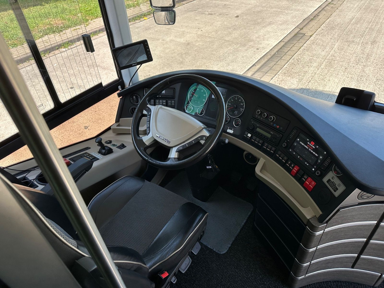 Neoplan P06 Skyliner L (83 Sitze*TOP*Motor Neu*Panorama) - Autobús de dos pisos: foto 4 Neoplan P06 Skyliner L (83 Sitze*TOP*Motor Neu*Panorama) - Autobús de dos pisos: foto 4